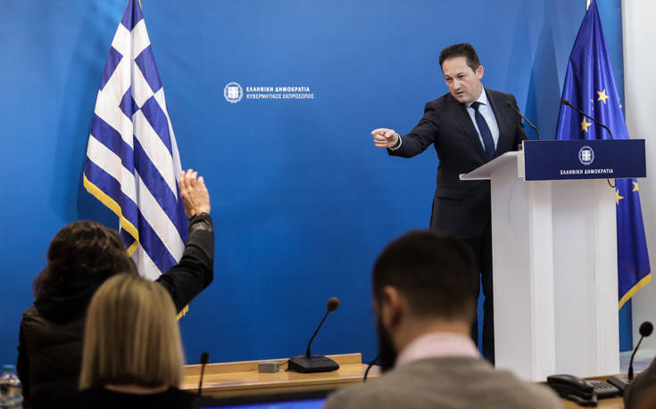 Επιστρέφει από αύριο στο briefing ο κυβερνητικός εκπρόσωπος Στέλιος Πέτσας