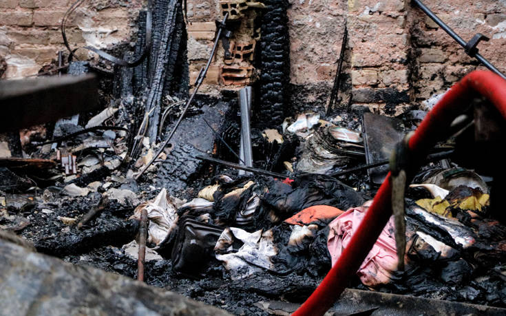 Τραγωδία στου Ρέντη: Φωτογραφίες από το εγκαταλελειμμένο κτίριο μετά τη φωτιά με έναν νεκρό