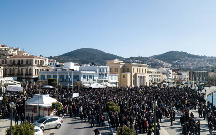 Κουμουτσάκος για κλειστά κέντρα σε νησιά: Η κυβέρνηση είναι αποφασισμένη