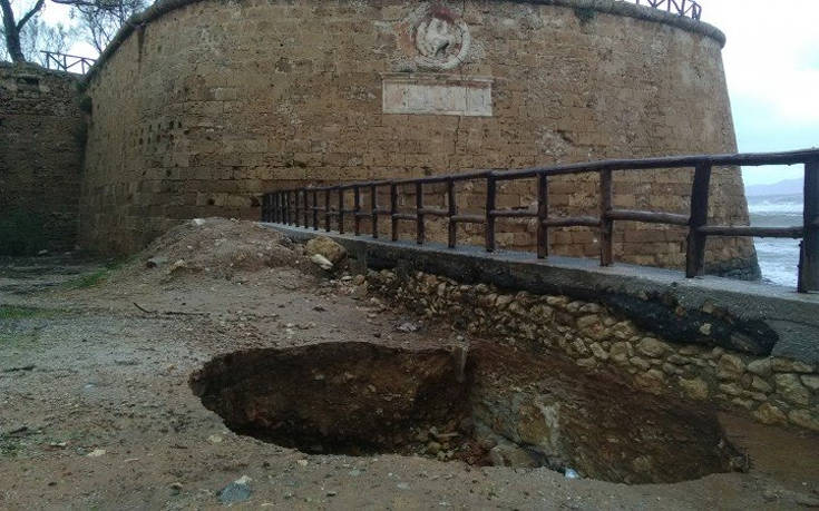 Κακοκαιρία Ηφαιστίων: Η θάλασσα «κατάπιε» το έδαφος στο Κουμ Καπί