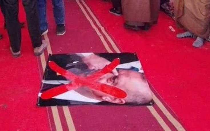 Ένταση στη Λιβύη: Ποδοπατούν φωτογραφίες του Ερντογάν &#8211; «Όχι άλλο αίμα μας για τους τρομοκράτες του»