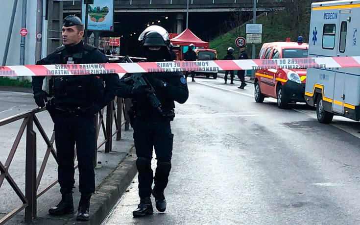 Συναγερμός στο Παρίσι για οπλισμένο άνδρα που τραυμάτισε 3 αστυνομικούς
