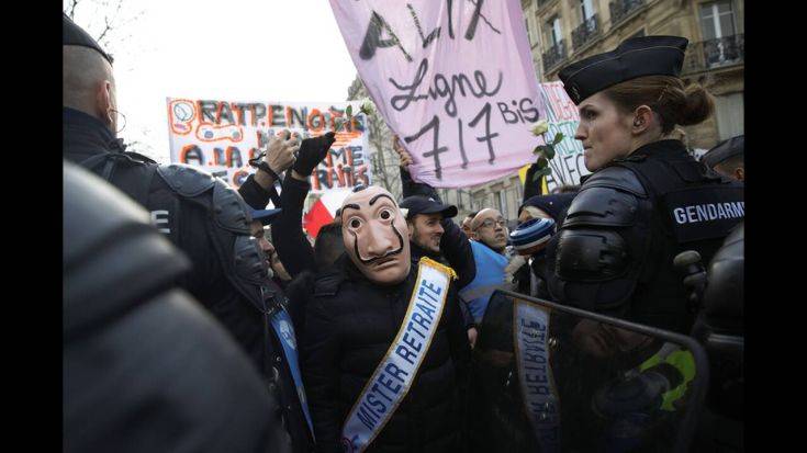 Παρίσι: Μικροεπεισόδια κατά τη διάρκεια διαδηλώσεων για το συνταξιοδοτικό σύστημα