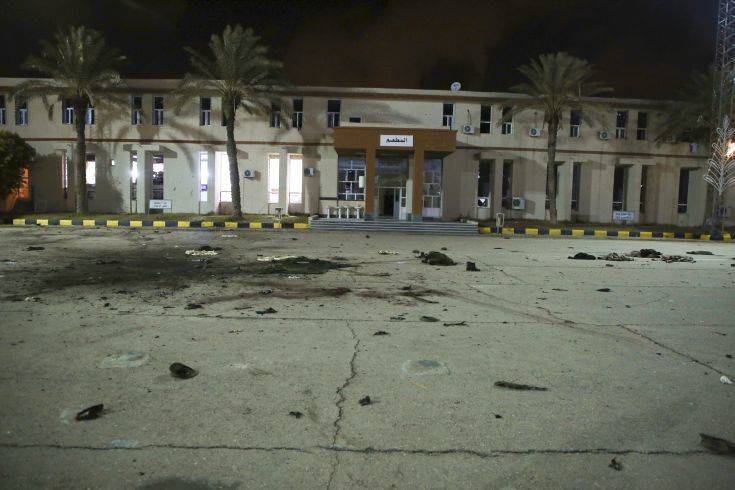 Τουλάχιστον 30 νεκροί και 33 τραυματίες από τον βομβαρδισμό σε στρατιωτική σχολή στην Τρίπολη
