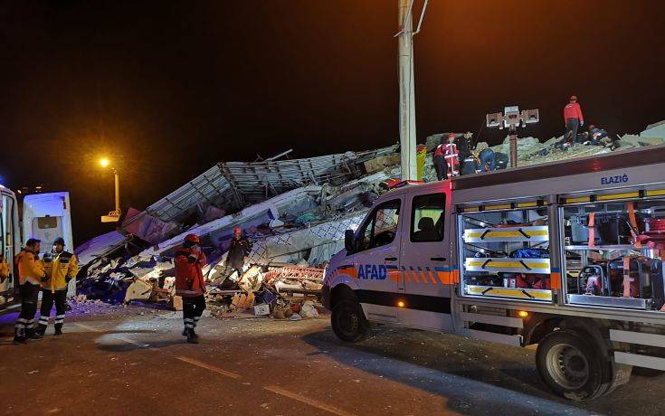 Στους 31 οι νεκροί από τον σεισμό στην Τουρκία-Πάνω από 1.500 οι τραυματίες