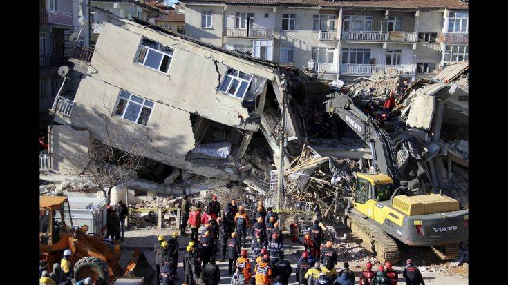 Στους 38 έφτασαν οι νεκροί από τον φονικό σεισμό στην Τουρκία &#8211; Ολοκληρώνεται η επιχείρηση διάσωσης
