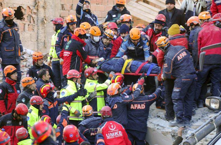 Ισχυρός σεισμός στην Τουρκία: Στους 22 οι νεκροί – Μετέβη στο Ελαζίγ ο Ερντογάν