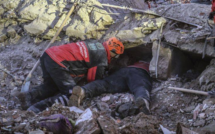 Σεισμός στην Τουρκία: Στους 35 ανέβηκαν οι νεκροί – Πάνω από 1.600 οι τραυματίες