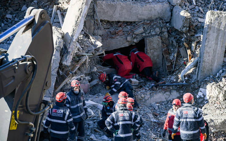 Σεισμός στην Τουρκία: Τέλος οι έρευνες διάσωσης, πολλοί έμειναν άστεγοι στους -6 βαθμούς Κελσίου