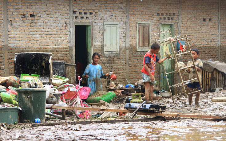 Εννέα νεκροί από πλημμύρες και κατολισθήσεις στη Σουμάτρα της Ινδονησίας