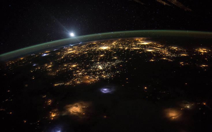 Η φωτογραφία από το διάστημα που «τρέλανε» τους οπαδούς της Επίπεδης Γης