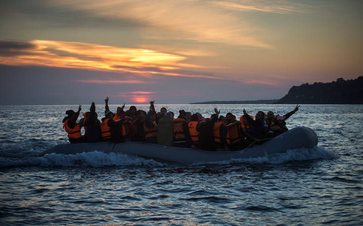 Μετανάστρια γέννησε μέσα σε σκάφος λίγο πριν από τη διάσωσή της ανοιχτά των Καναρίων Νήσων