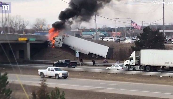Φορτηγό παίρνει φωτιά και ο οδηγός καταφέρνει να σωθεί λίγο πριν εκραγεί