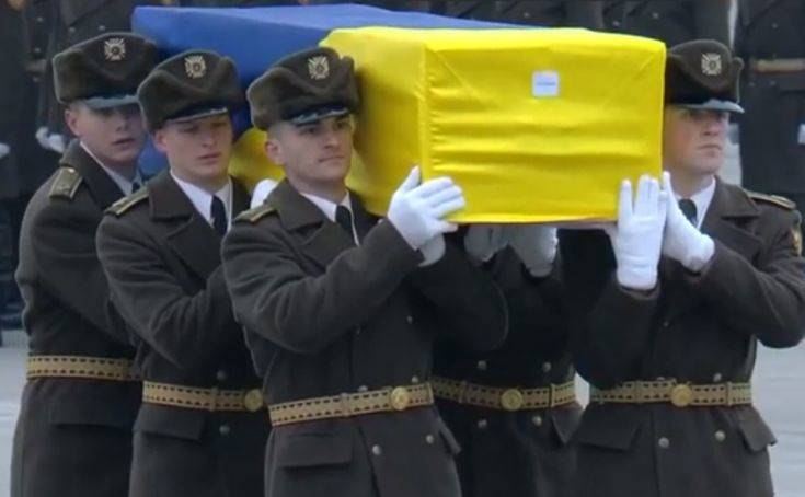 Επαναπατρίστηκαν οι σοροί των 11 Ουκρανών επιβατών που έχασαν τη ζωή τους στο μοιραίο Boeing