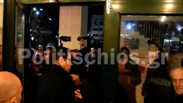 Στην Εισαγγελία οι συλληφθέντες για τα επεισόδια στο δημαρχείο Χίου