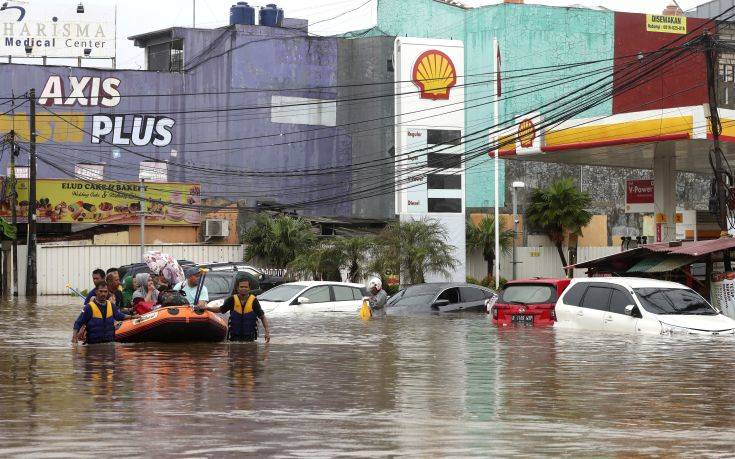 Ινδονησία: Τουλάχιστον εννέα οι νεκροί από πλημμύρες