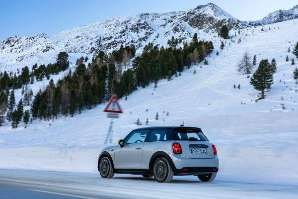 Στο βουνό με το ηλεκτρικό Mini