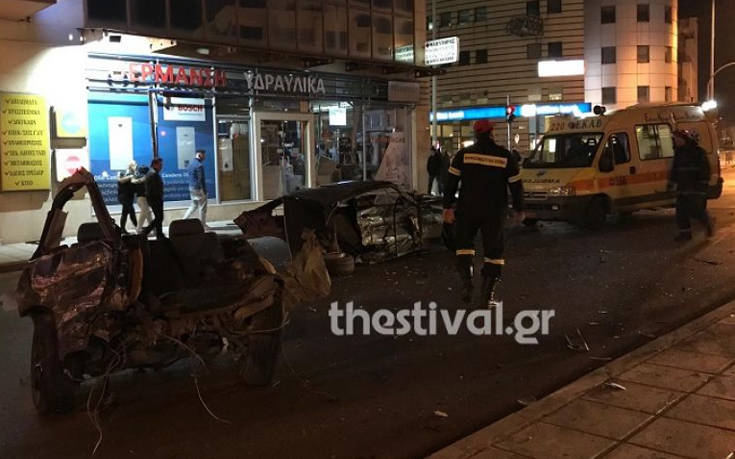 Σοβαρό τροχαίο στη Θεσσαλονίκη με όχημα που μετέφερε μετανάστες: Αυτοκίνητο κόπηκε στα δύο