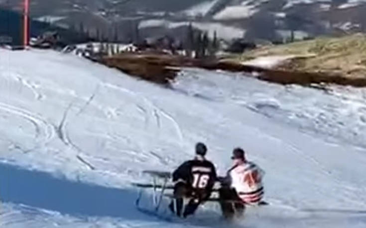 Κατεβαίνοντας μια χιονισμένη πλαγιά με&#8230; τραπέζι του πικ νικ