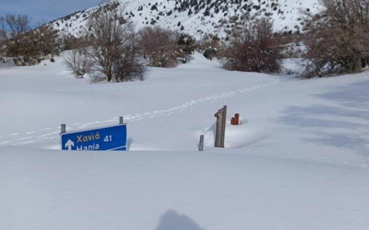 Κρήτη: Εντυπωσιακές εικόνες με το χιόνι να έχει κλείσει το φαράγγι της Σαμαριάς