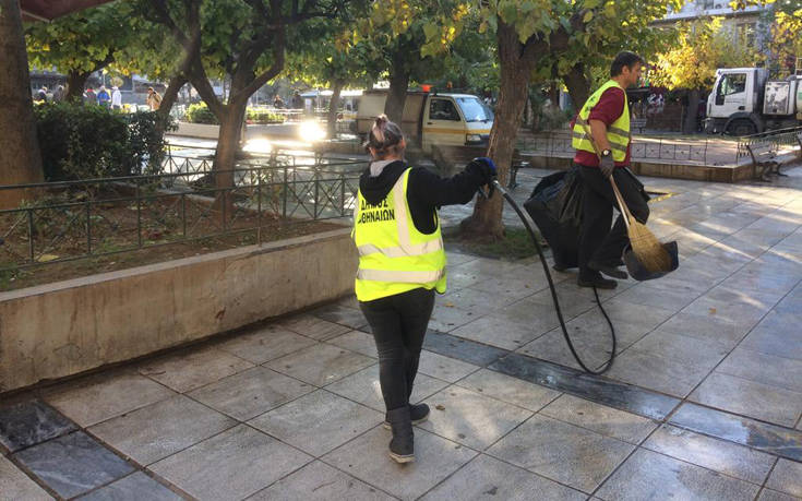Δήμος Αθηναίων: Παρέμβαση καθαριότητας και αποκατάστασης στην πλατεία Βικτωρίας