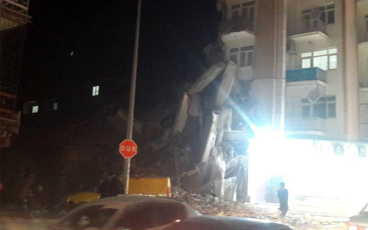 Σεισμός στην Τουρκία: Οι πρώτες εικόνες από τη στιγμή που τα 6,9 ρίχτερ ταρακούνησαν τη χώρα
