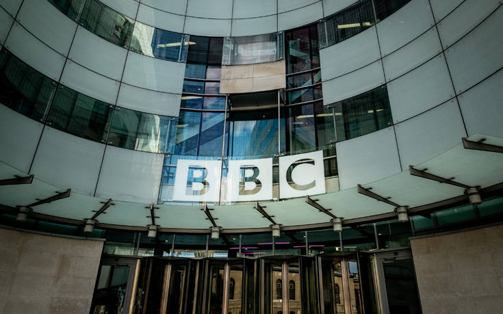 BBC: Αποχωρεί το καλοκαίρι ο γενικός διευθυντής, Τόνι Χολ