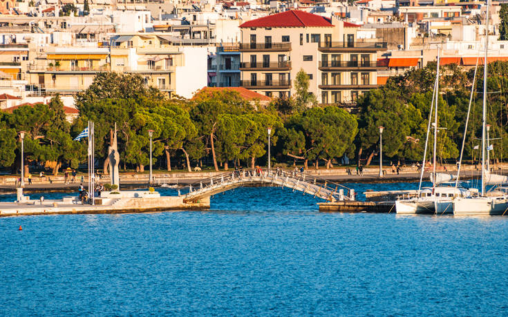 Κορονοϊός: Έκλεισε σήμερα η παραλία του Βόλου