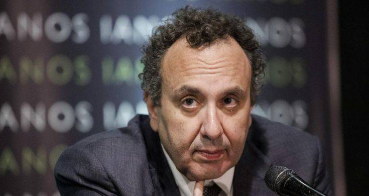 Ο Χωμενίδης απαντά μετά τις αντιδράσεις για το κείμενο στον Θάνο Μικρούτσικο