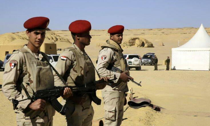 Δέκα «τρομοκράτες» και επτά στρατιωτικοί σκοτώθηκαν σε επίθεση στο Βόρειο Σινά