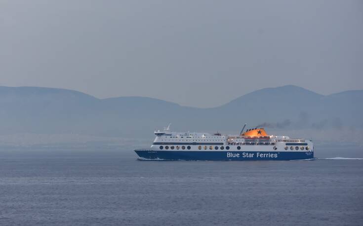 Δεν μπορεί να πιάσει το λιμάνι της Ρόδου το Blue Star 2 λόγω των ανέμων