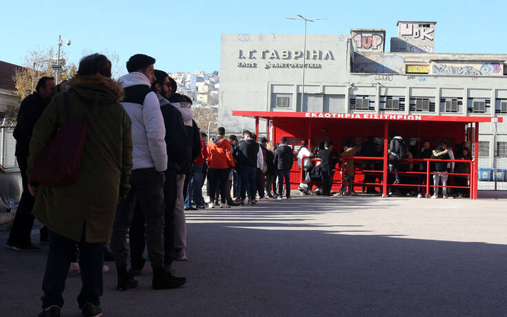 Ολυμπιακός – Άρσεναλ: Ουρές στο Καραϊσκάκη για ένα μαγικό χαρτάκι