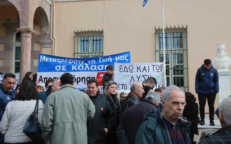 Προσφυγικό: Η… μουτζουριάδα, το «ναι» του ΕΔΑΔ στα κλειστά κέντρα και το ισπανικό ζήτημα