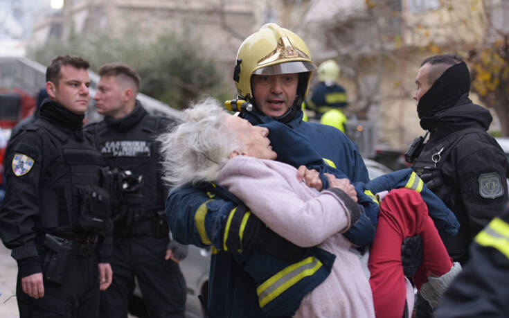 Παλαιό Φάληρο: «Έβαλε φωτιά στο σπίτι της, ήθελε να το κάψει»