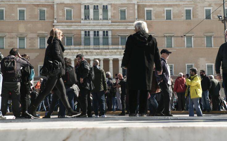 Κόντρα στη Βουλή για την απεργία ενάντια στο νέο ασφαλιστικό &#8211; «Είναι κομματικά υποκινούμενη»