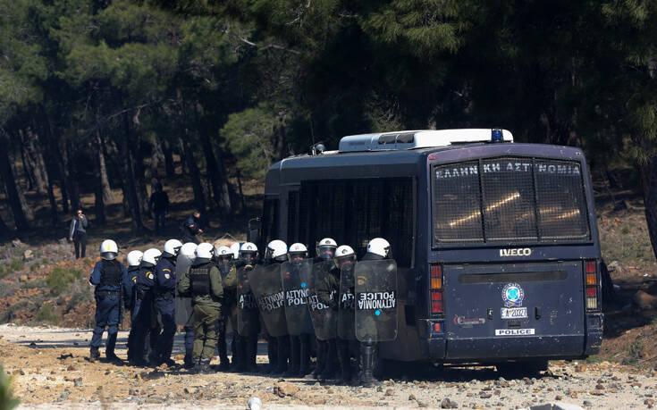 Αποφασισμένη η κυβέρνηση να προχωρήσει το σχέδιο στα νησιά – Πρωτοβουλίες για εκτόνωση της έντασης