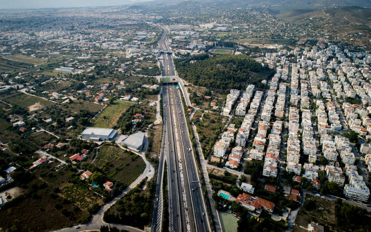 Αυτοκίνητο πήρε φωτιά στην Αττική Οδό