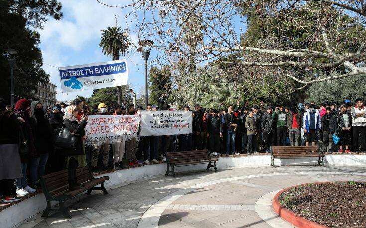 Νέα επεισόδια στη Μυτιλήνη &#8211; Ποδοπατήθηκαν γυναίκες και παιδιά: «Συγγνώμη άνθρωποι της Λέσβου»