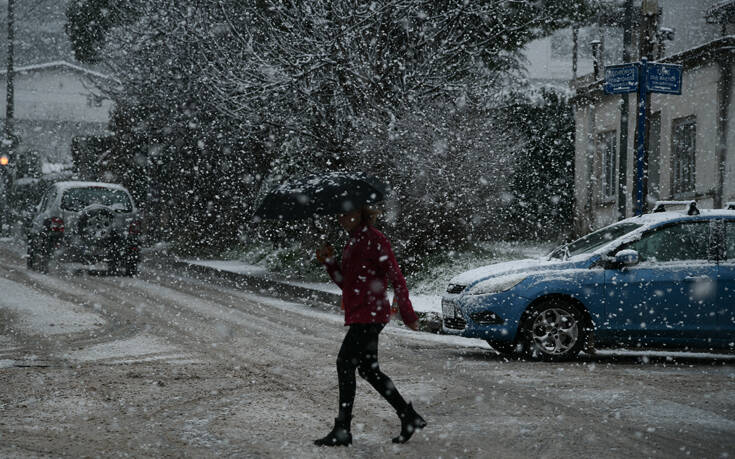 Κακοκαιρία: Ψύχος, χιόνια και θυελλώδεις άνεμοι &#8211; Σε κλοιό χιονιά τη νύχτα και η Αττική