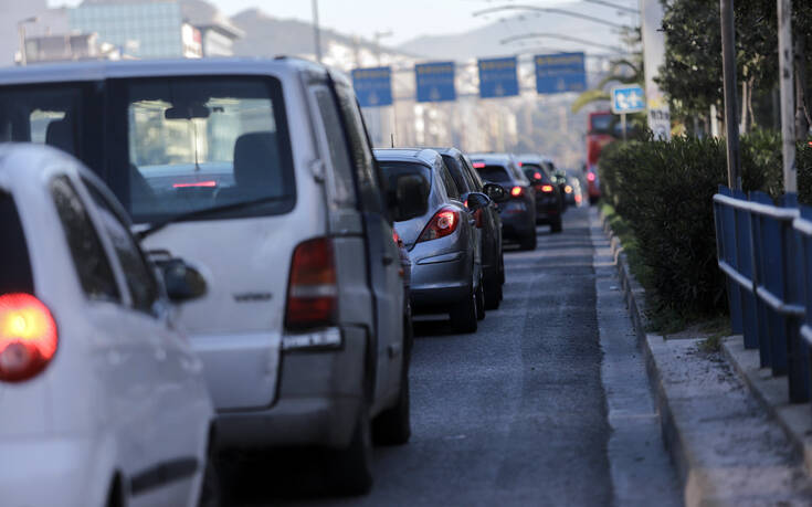 Κίνηση τώρα: Καθυστερήσεις στους κεντρικούς δρόμους &#8211; Πού εντοπίζονται τα μεγαλύτερα προβλήματα