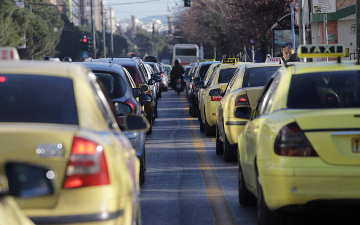 Κίνηση τώρα: Στα κόκκινα η Αθηνών &#8211; Λαμίας λόγω τροχαίου