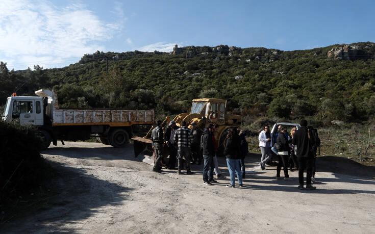 Πολίτες απέκλεισαν τους δρόμους προς την επιταγμένη περιοχή Καβακλή – Καράβας στη Λέσβο