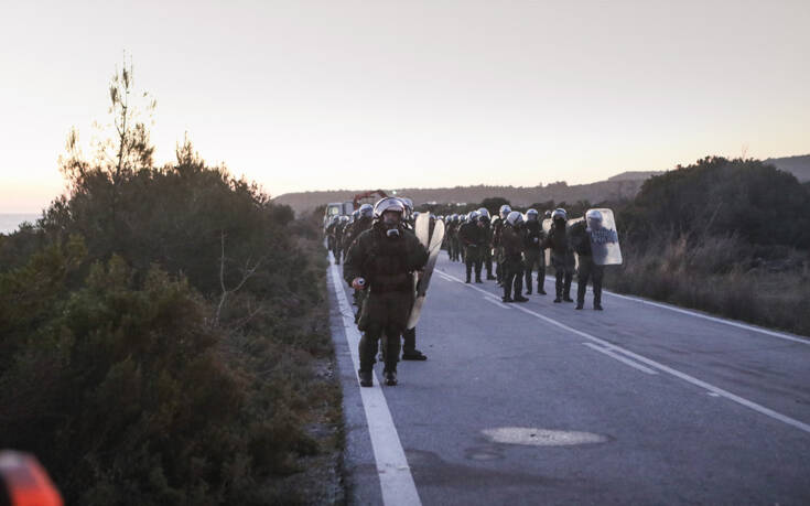 Δήμαρχος στη Λέσβο απαντά με μήνυση στις εργασίες για κλειστή προσφυγική δομή στη θέση Καβακλή