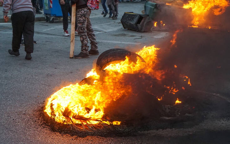 Πολεμικό σκηνικό στην Λέσβο &#8211; Αποσύρονται δυνάμεις των ΜΑΤ από το νησί