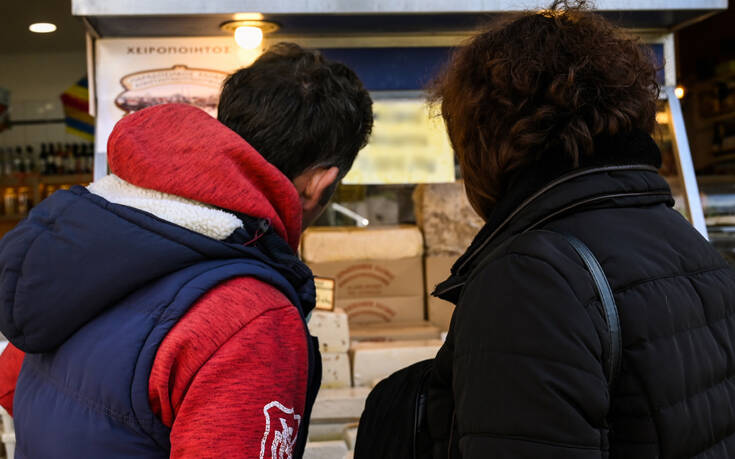 Σωρεία παραβάσεων σε καταστήματα του κέντρου της Αθήνας ενόψει της Καθαράς Δευτέρας