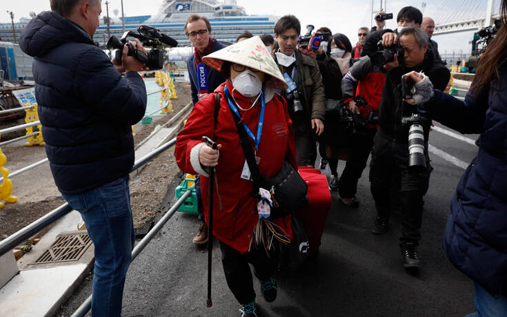 Κορονοϊός: Αποβιβάστηκαν στη Γιοκοχάμα εκατοντάδες επιβάτες του κρουαζιερόπλοιου Diamond Princess