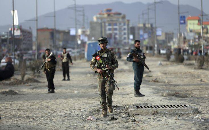 Τουλάχιστον τρεις νεκροί στο Αφγανιστάν &#8211; Επίθεση αυτοκτονίας σε στρατιωτική βάση