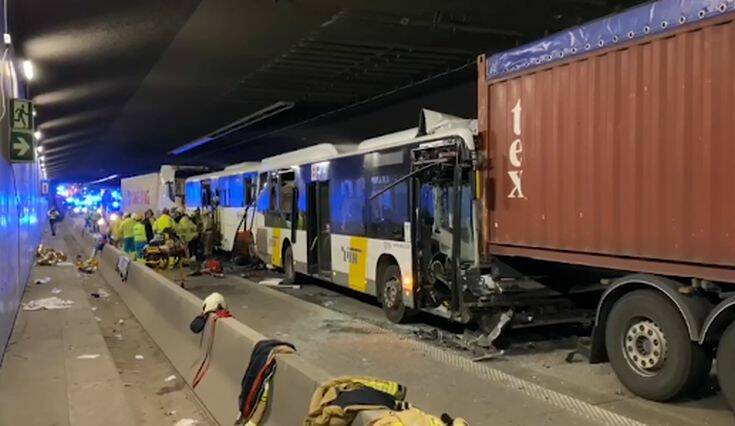 Ένας νεκρός και 49 τραυματίες σε καραμπόλα με λεωφορεία και φορτηγά στο Βέλγιο