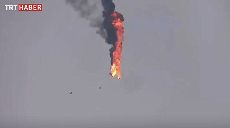 Συγκλονιστικό βίντεο με φλεγόμενο ελικόπτερο που κατέρριψαν αντάρτες στη Συρία