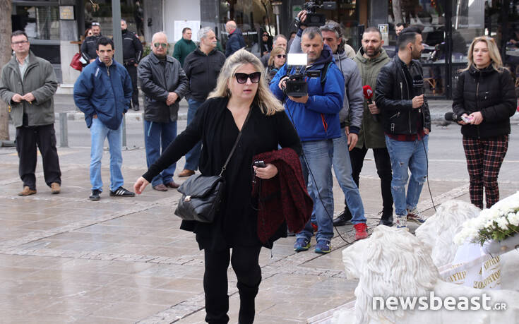 Αυτή την ώρα το τελευταίο αντίο στον Κώστα Βουτσά